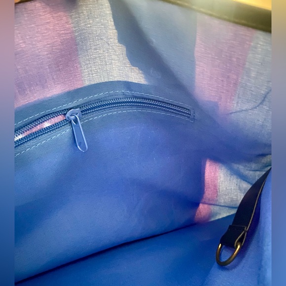 Disney Platinum 100 Oswald The Lucky Rabbit Cast Member Exclusive Striped Tote - Picture 5 of 5